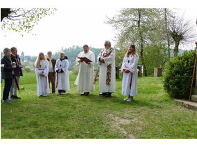 Bittprozession an der Weingartenkapelle (Foto: Karl-Franz Thiede)